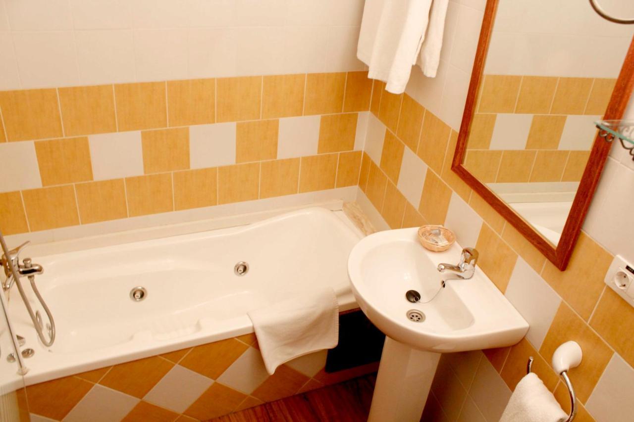 Hostatgeria Sant Jaume Hotel Corachar ภายนอก รูปภาพ